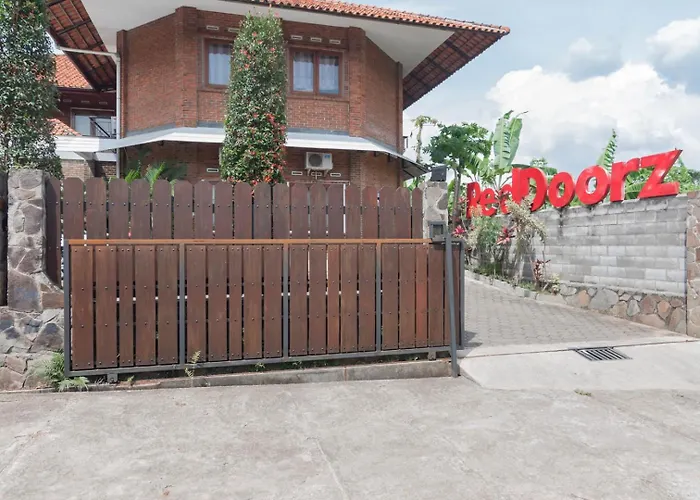 Villa: Reddoorz Plus Near Dago Pakar